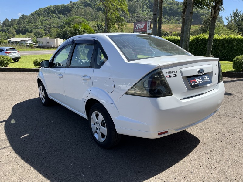FIESTA 1.6 MPI SEDAN 8V FLEX 4P MANUAL - 2013 - BOM PRINCíPIO