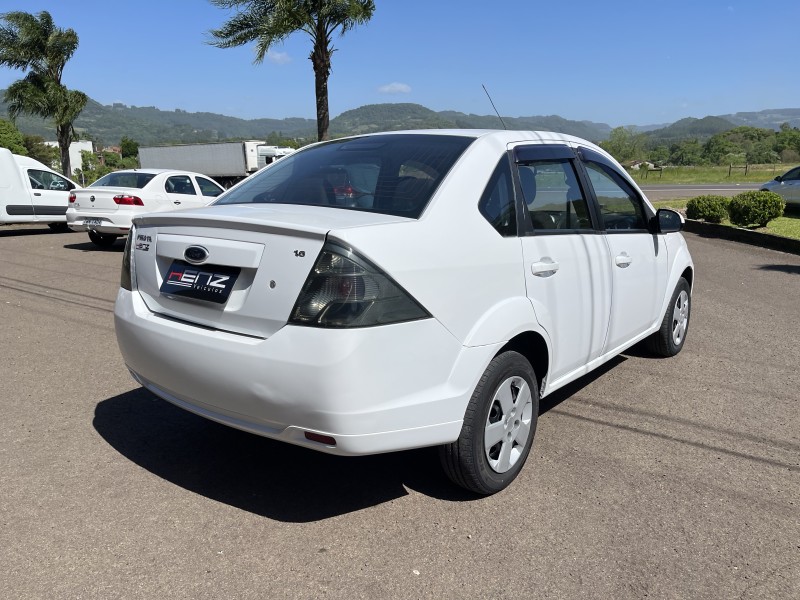 FIESTA 1.6 MPI SEDAN 8V FLEX 4P MANUAL - 2013 - BOM PRINCíPIO