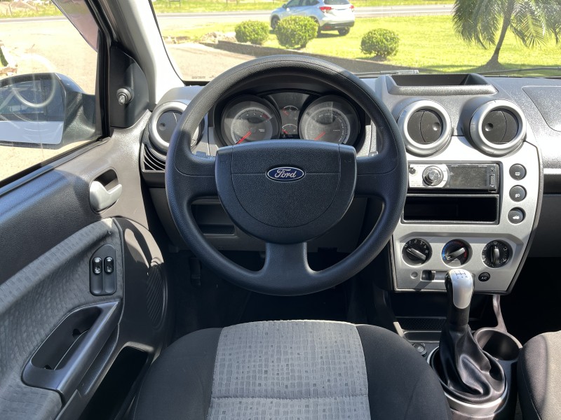 FIESTA 1.6 MPI SEDAN 8V FLEX 4P MANUAL - 2013 - BOM PRINCíPIO