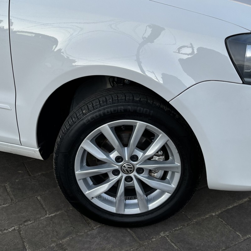 FOX 1.0 MI 8V FLEX 4P MANUAL - 2014 - VACARIA