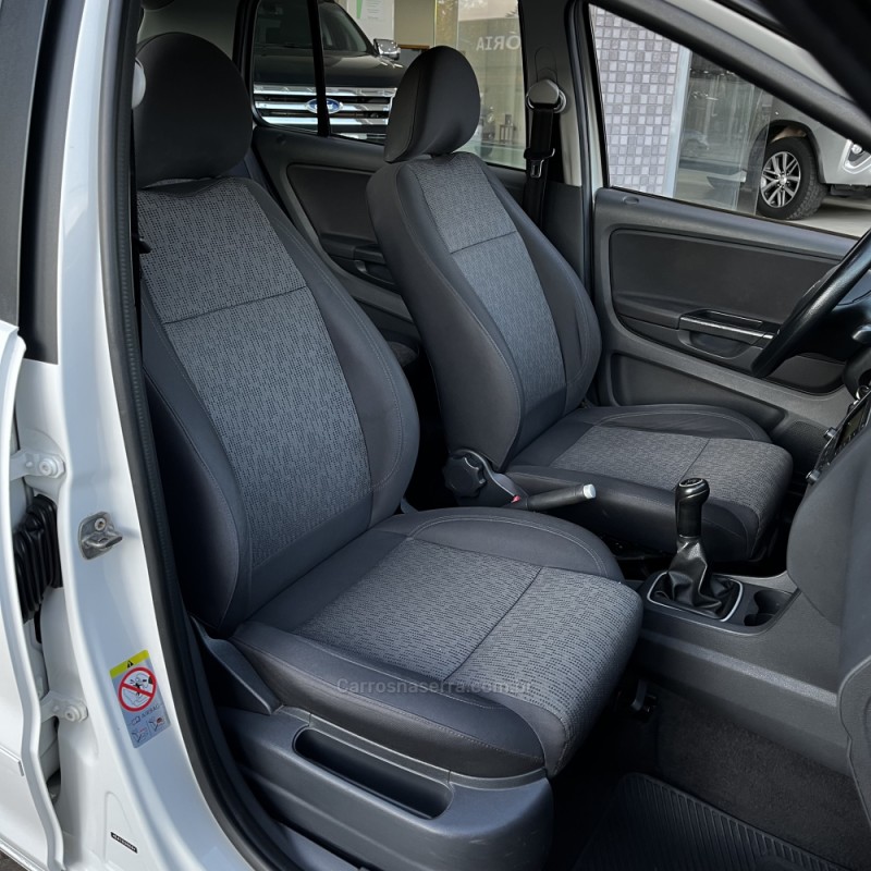 FOX 1.0 MI 8V FLEX 4P MANUAL - 2014 - VACARIA
