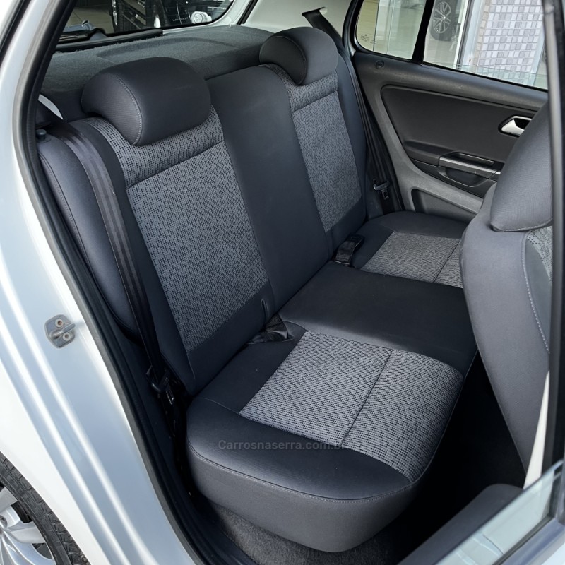 FOX 1.0 MI 8V FLEX 4P MANUAL - 2014 - VACARIA