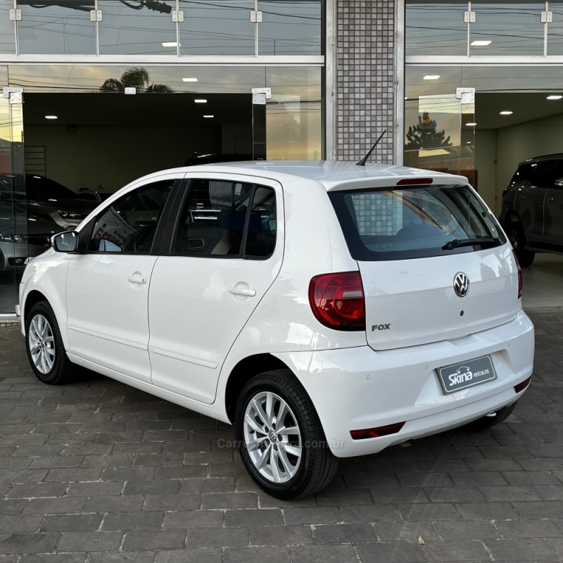 FOX 1.0 MI 8V FLEX 4P MANUAL - 2014 - VACARIA