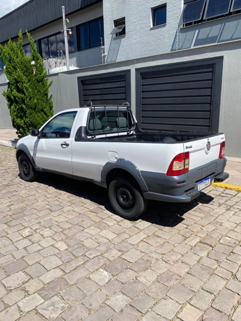 STRADA 1.4 MPI TREKKING CS 8V FLEX 2P MANUAL - 2013 - CAXIAS DO SUL