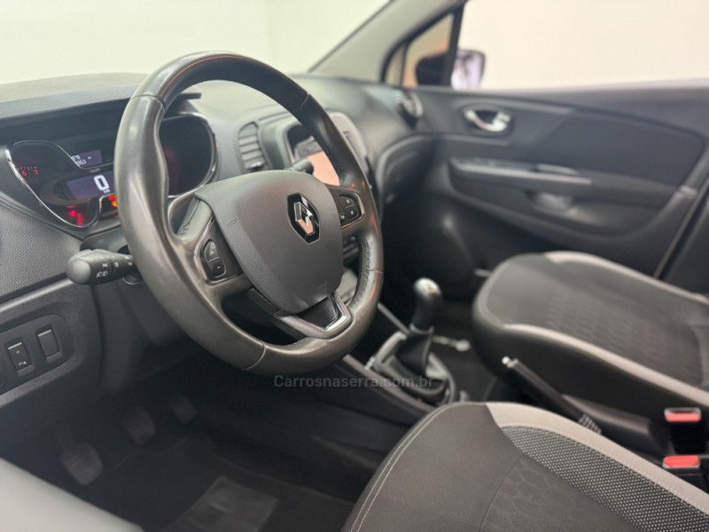 CAPTUR 1.6 16V SCE FLEX ZEN MANUAL - 2019 - CARLOS BARBOSA
