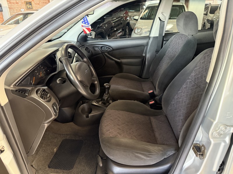 FOCUS 1.8 16V GASOLINA 4P MANUAL - 2003 - FARROUPILHA