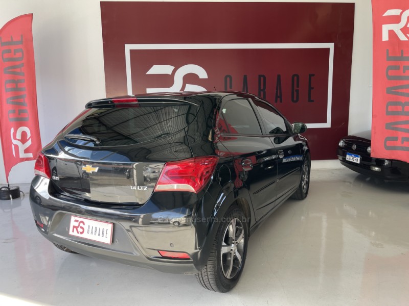 ONIX 1.4 MPFI LTZ 8V FLEX 4P MANUAL - 2018 - NOVO HAMBURGO