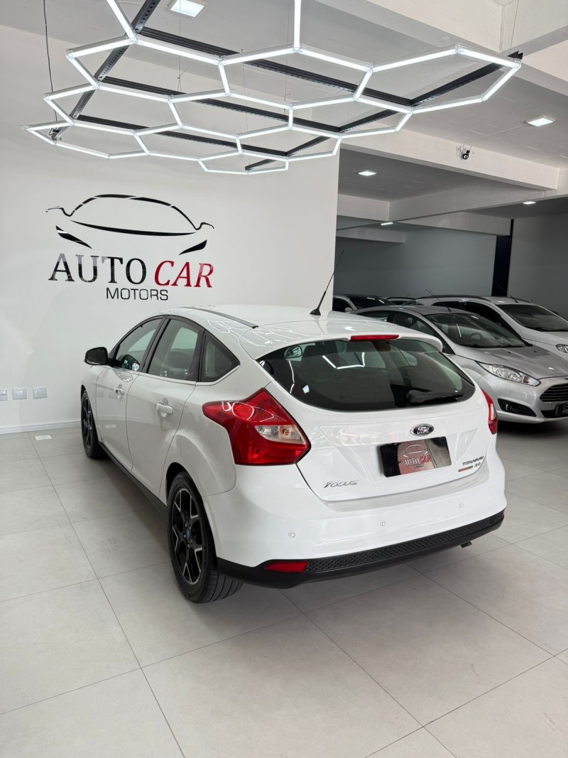 FOCUS 2.0 TITANIUM PLUS 16V FLEX 4P AUTOMÁTICO - 2014 - CAXIAS DO SUL