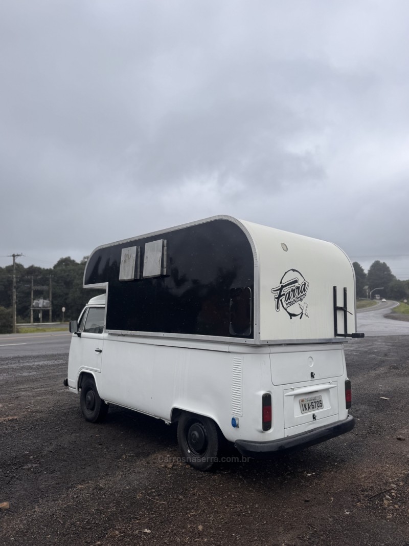 KOMBI 1.6 MI FURGÃO 8V GASOLINA 3P MANUAL - 2001 - CAXIAS DO SUL