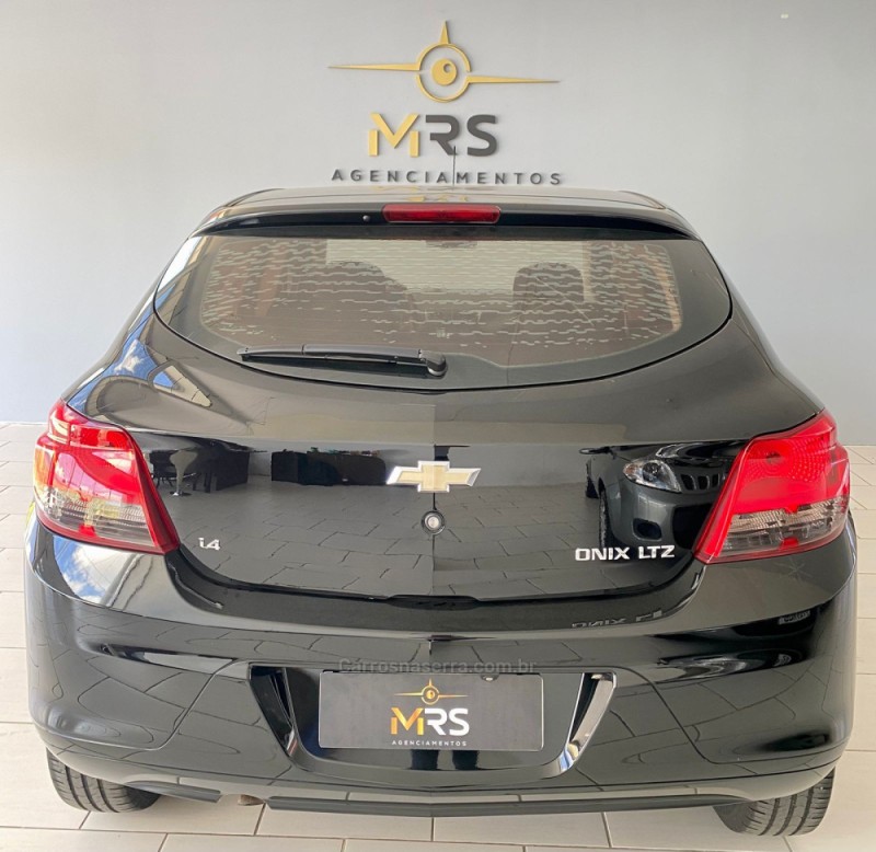 ONIX 1.4 MPFI LTZ 8V FLEX 4P MANUAL - 2016 - CAXIAS DO SUL