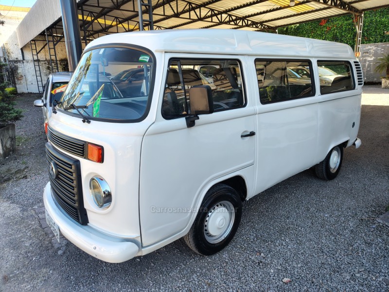 KOMBI 1.4 MI STD LOTAÇÃO 8V FLEX 3P MANUAL - 2014 - CAXIAS DO SUL