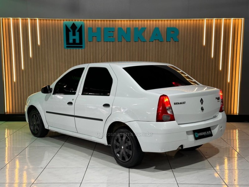LOGAN 1.6 EXPRESSION 8V HI-FLEX 4P MANUAL - 2010 - CAMPO BOM