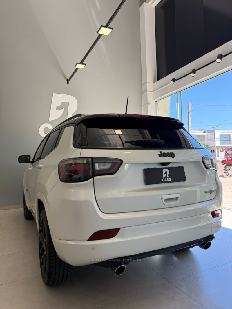 COMPASS 2.0 BLACKHAWK 4 TURBO GASOLINA 4P AUTOMÁTICO - 2025 - LAJEADO