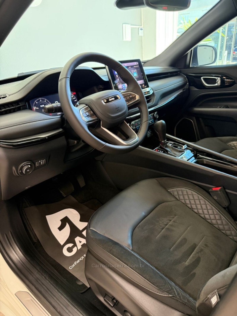 COMPASS 2.0 BLACKHAWK 4 TURBO GASOLINA 4P AUTOMÁTICO - 2025 - LAJEADO