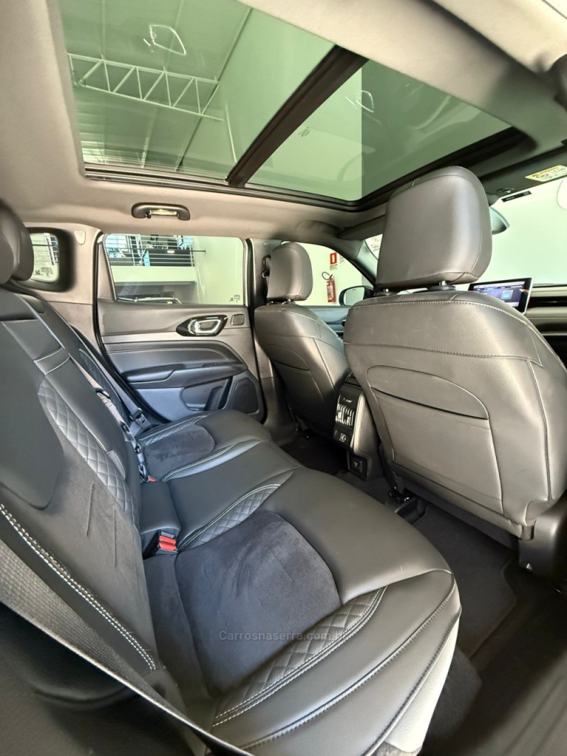 COMPASS 2.0 BLACKHAWK 4 TURBO GASOLINA 4P AUTOMÁTICO - 2025 - LAJEADO