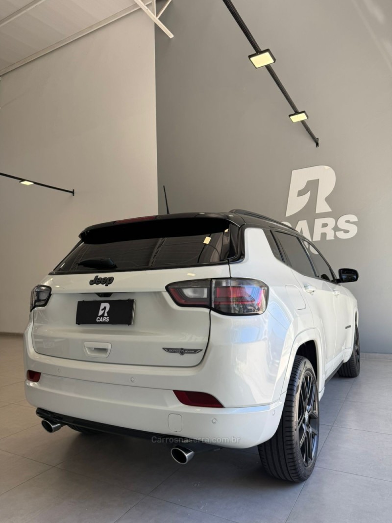 COMPASS 2.0 BLACKHAWK 4 TURBO GASOLINA 4P AUTOMÁTICO - 2025 - LAJEADO