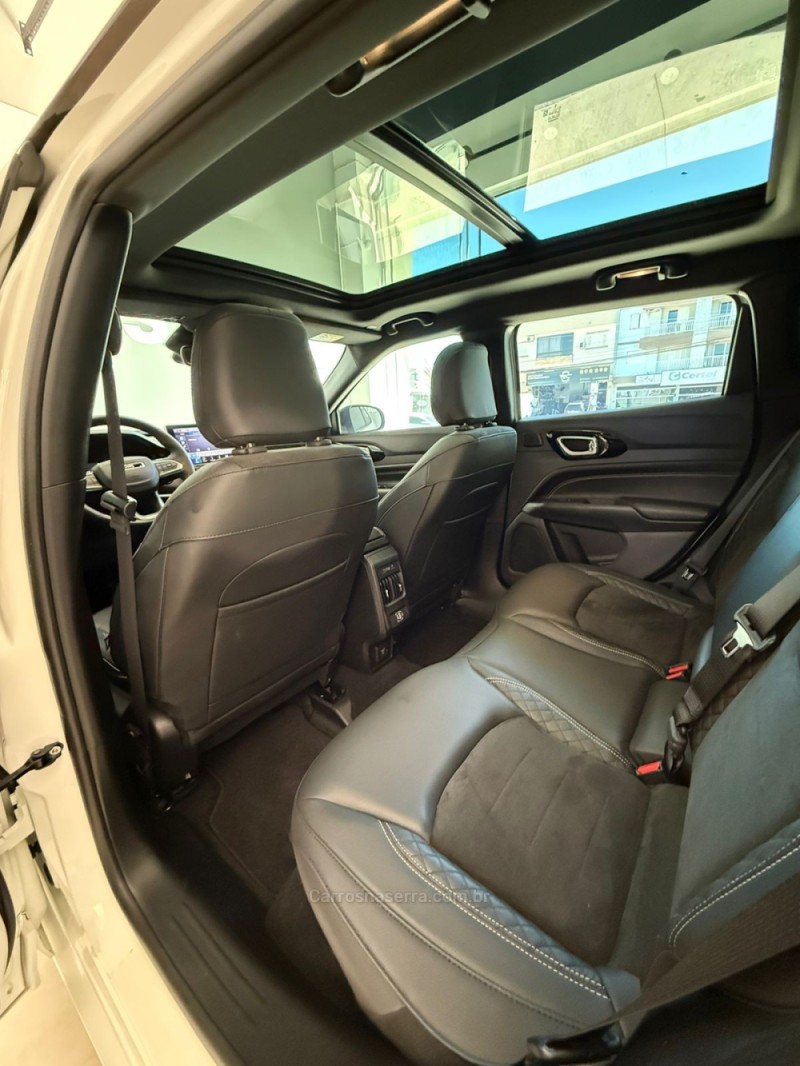 COMPASS 2.0 BLACKHAWK 4 TURBO GASOLINA 4P AUTOMÁTICO - 2025 - LAJEADO