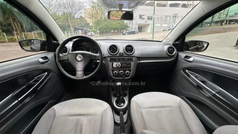 VOYAGE 1.0 MI 8V FLEX 4P MANUAL - 2011 - NOVO HAMBURGO