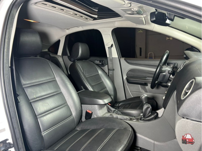 FOCUS 2.0 TITANIUM HATCH 16V FLEX 4P MANUAL - 2012 - CAXIAS DO SUL