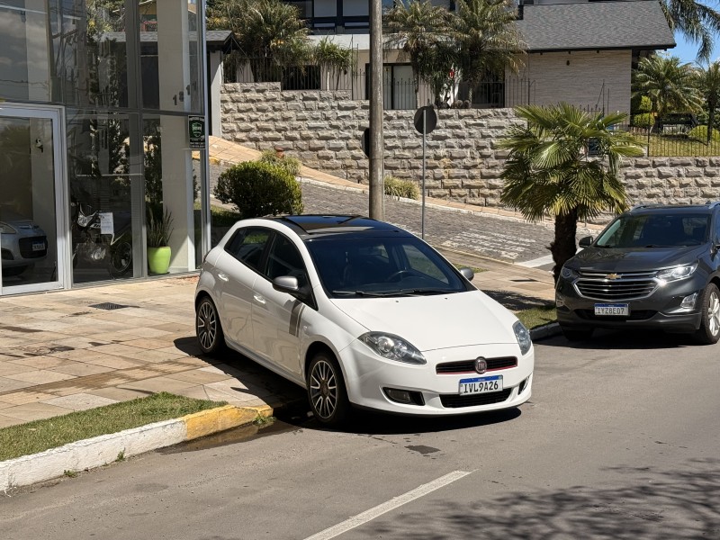 BRAVO 1.8 SPORTING 16V FLEX 4P MANUAL - 2014 - FARROUPILHA
