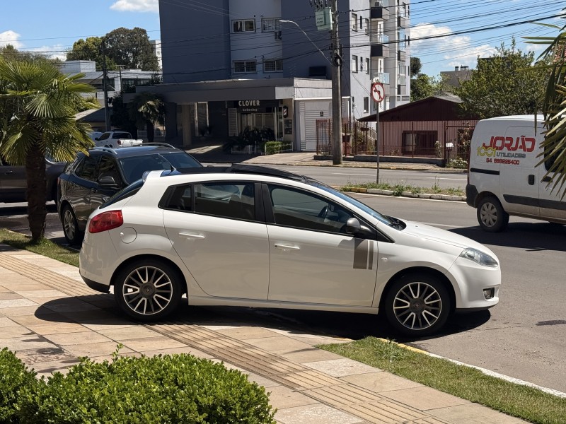 BRAVO 1.8 SPORTING 16V FLEX 4P MANUAL - 2014 - FARROUPILHA