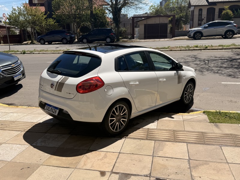 BRAVO 1.8 SPORTING 16V FLEX 4P MANUAL - 2014 - FARROUPILHA