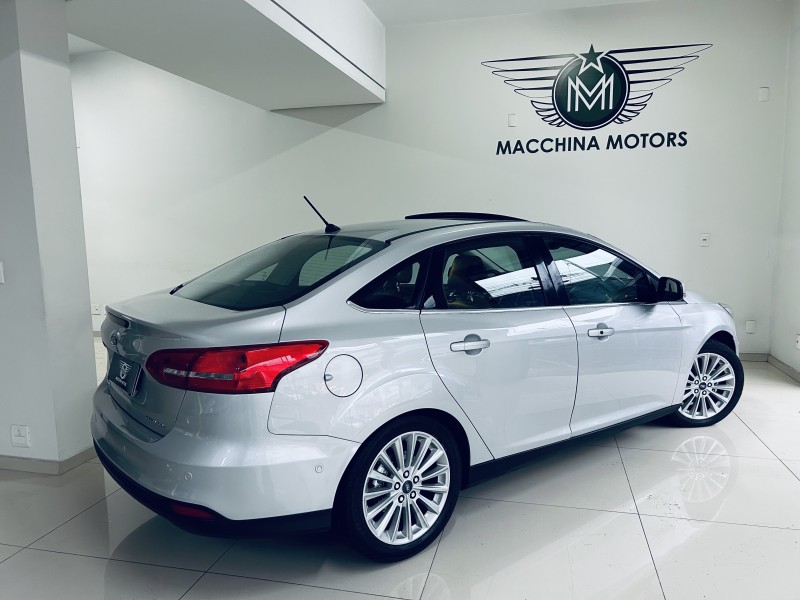 FOCUS 2.0 TITANIUM PLUS FASTBACK 16V FLEX 4P AUTOMÁTICO - 2018 - CAXIAS DO SUL