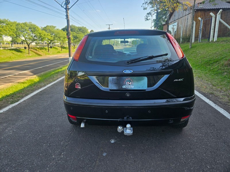 FOCUS 1.6 8V GASOLINA 4P MANUAL - 2008 - VENâNCIO AIRES