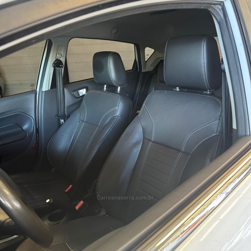 FIESTA 1.6 TITANIUM HATCH 16V FLEX 4P AUTOMÁTICO - 2016 - NOVO HAMBURGO