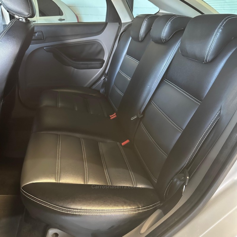 FOCUS 1.6 8V GASOLINA 4P MANUAL - 2012 - NOVO HAMBURGO