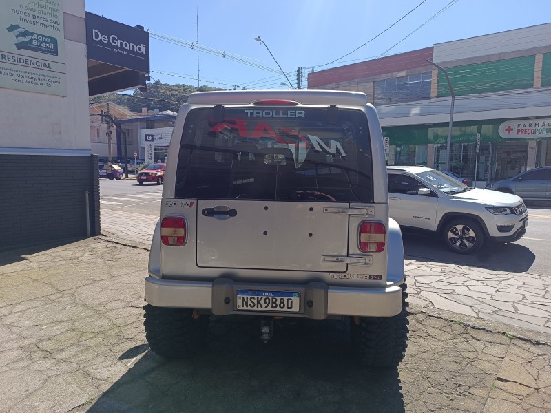T4 3.0 TETO RÍGIDO 16V TURBO ELETRONIC DIESEL 2P MANUAL - 2010 - FLORES DA CUNHA