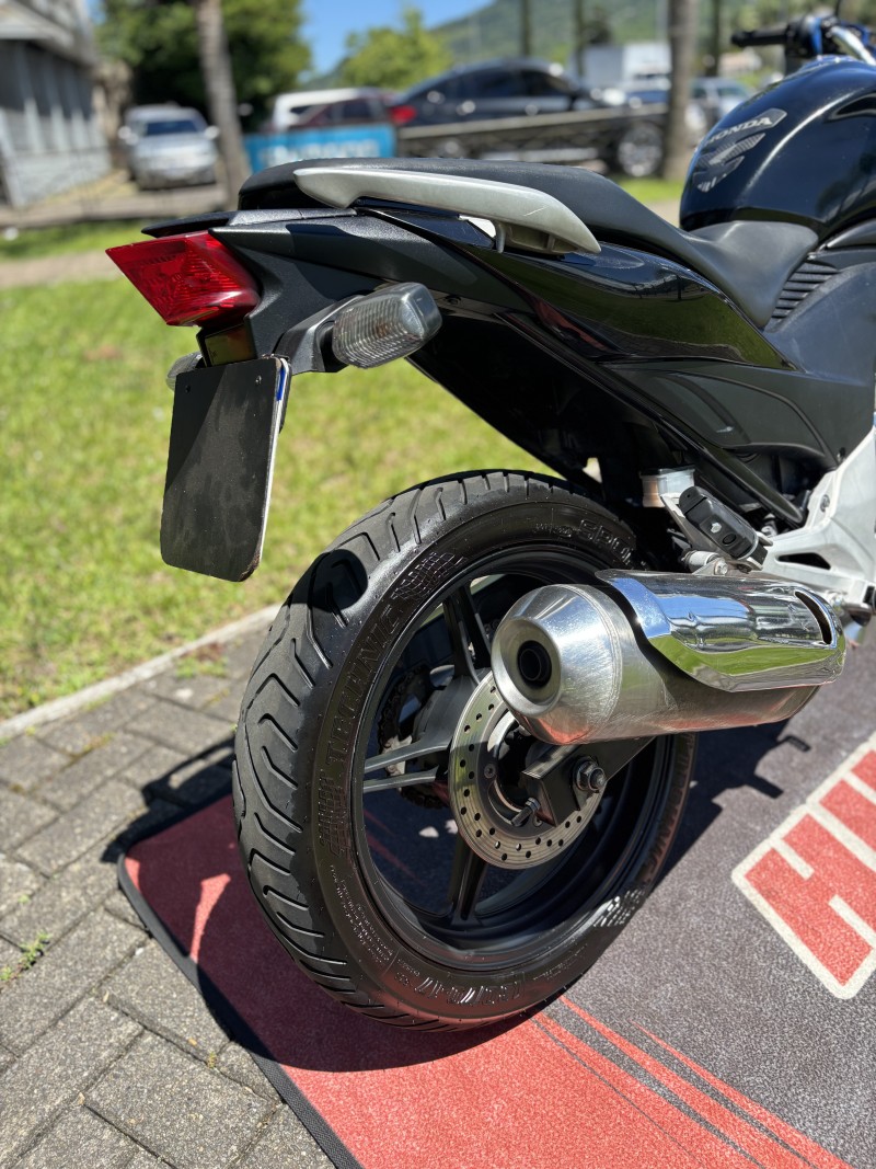 CB 300R  - 2014 - FELIZ