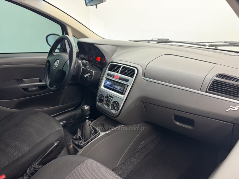 PUNTO 1.4 ATTRACTIVE ITALIA 8V FLEX 4P MANUAL - 2012 - CARLOS BARBOSA