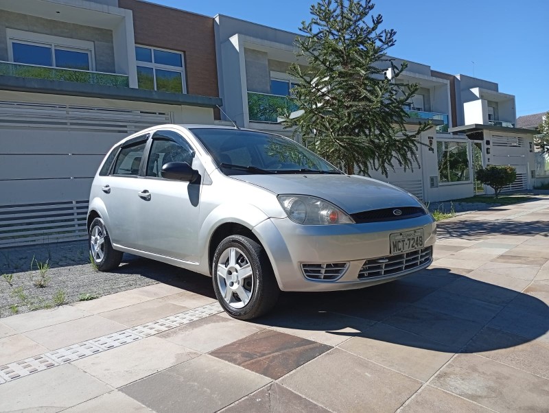 FIESTA 1.0 MPI PERSONNALITÉ 8V GASOLINA 4P MANUAL - 2004 - FARROUPILHA