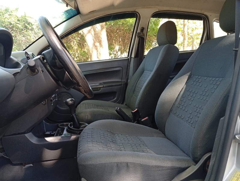 FIESTA 1.0 MPI PERSONNALITÉ 8V GASOLINA 4P MANUAL - 2004 - FARROUPILHA