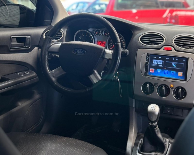 FOCUS 1.6 GLX 16V FLEX 4P MANUAL - 2011 - VACARIA