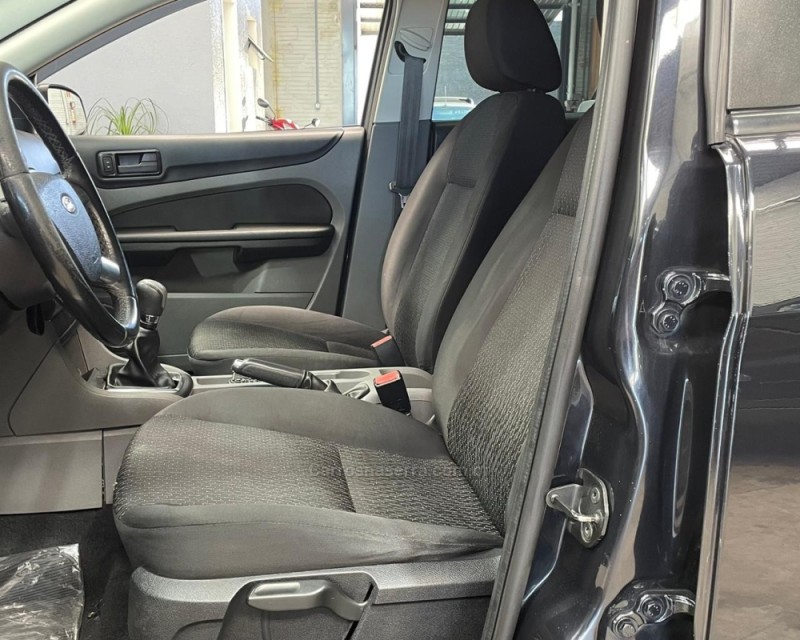 FOCUS 1.6 GLX 16V FLEX 4P MANUAL - 2011 - VACARIA