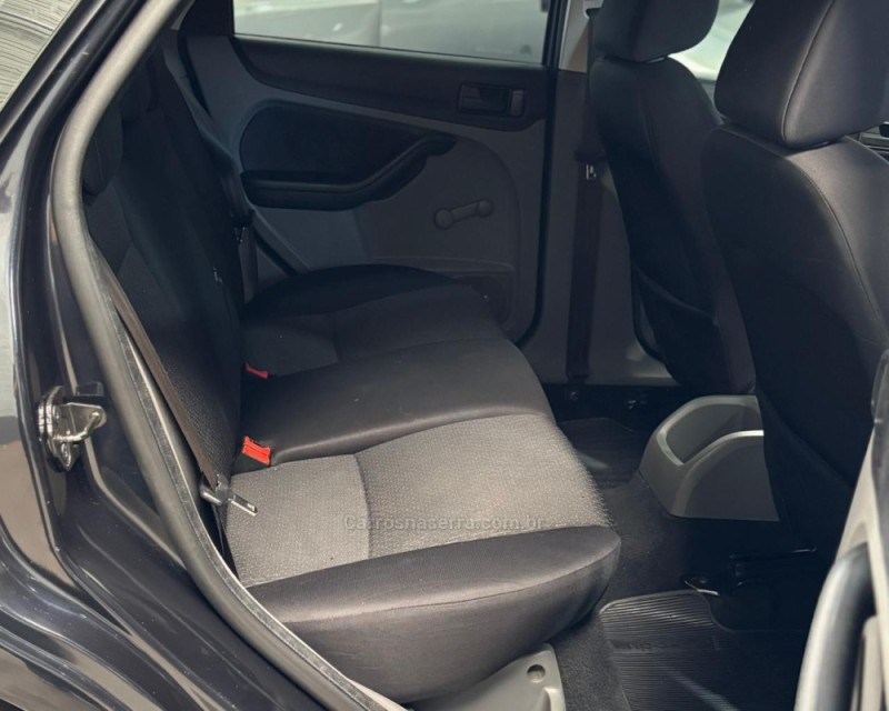 FOCUS 1.6 GLX 16V FLEX 4P MANUAL - 2011 - VACARIA