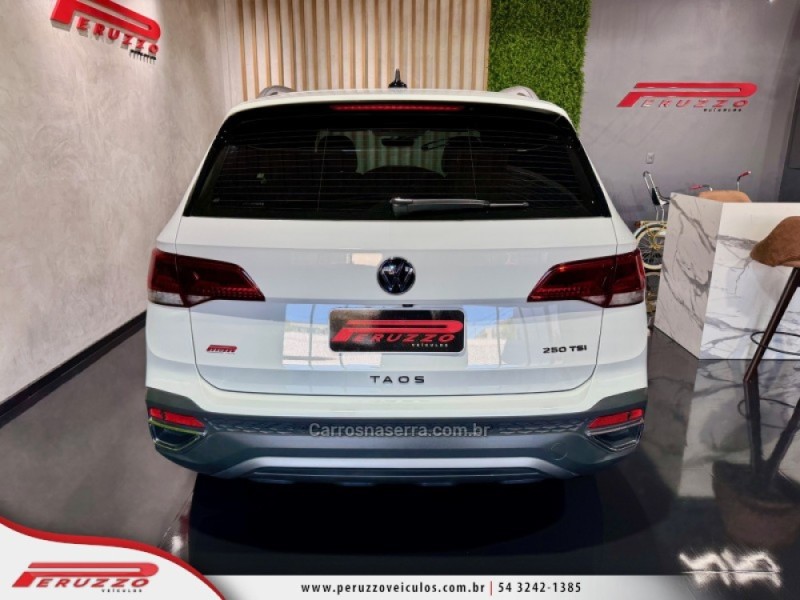 TAOS 1.4 16V HIGHLINE TSI FLEX 4P AUTOMÁTICO - 2023 - NOVA PRATA