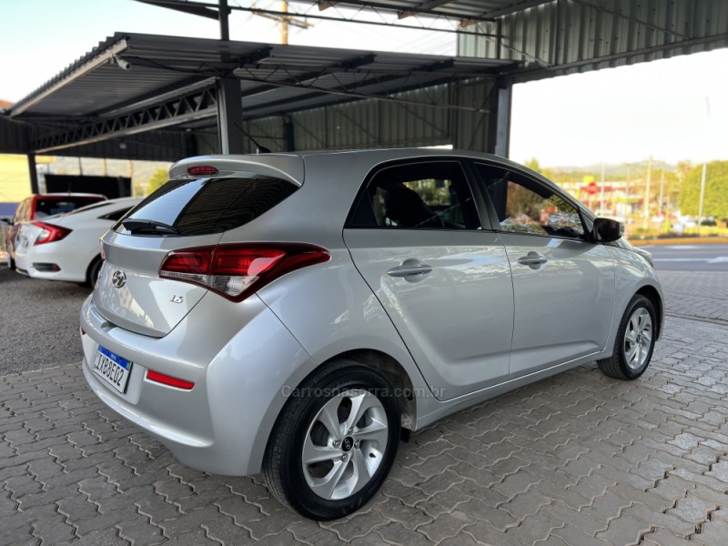 HB20 1.6 COMFORT PLUS 16V FLEX 4P MANUAL - 2016 - BOM PRINCíPIO