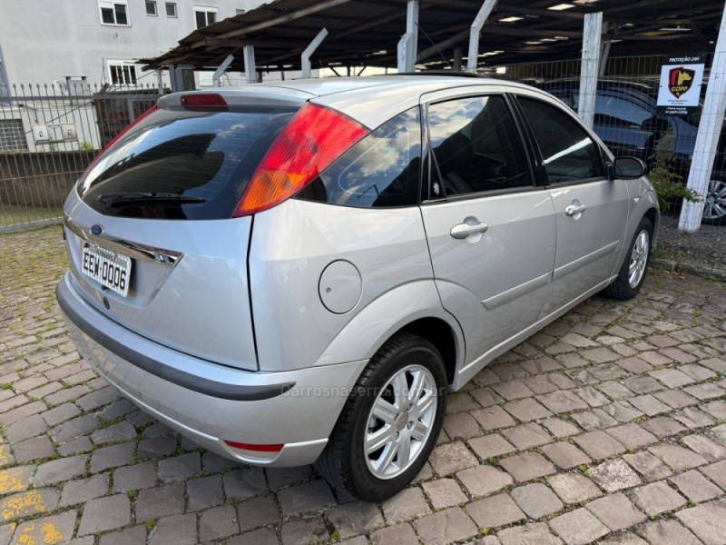FOCUS 2.0 GHIA 16V GASOLINA 4P AUTOMÁTICO - 2005 - FARROUPILHA