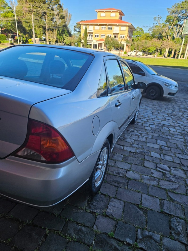 FOCUS 2.0 GLX SEDAN 16V GASOLINA 4P MANUAL - 2002 - VERANóPOLIS