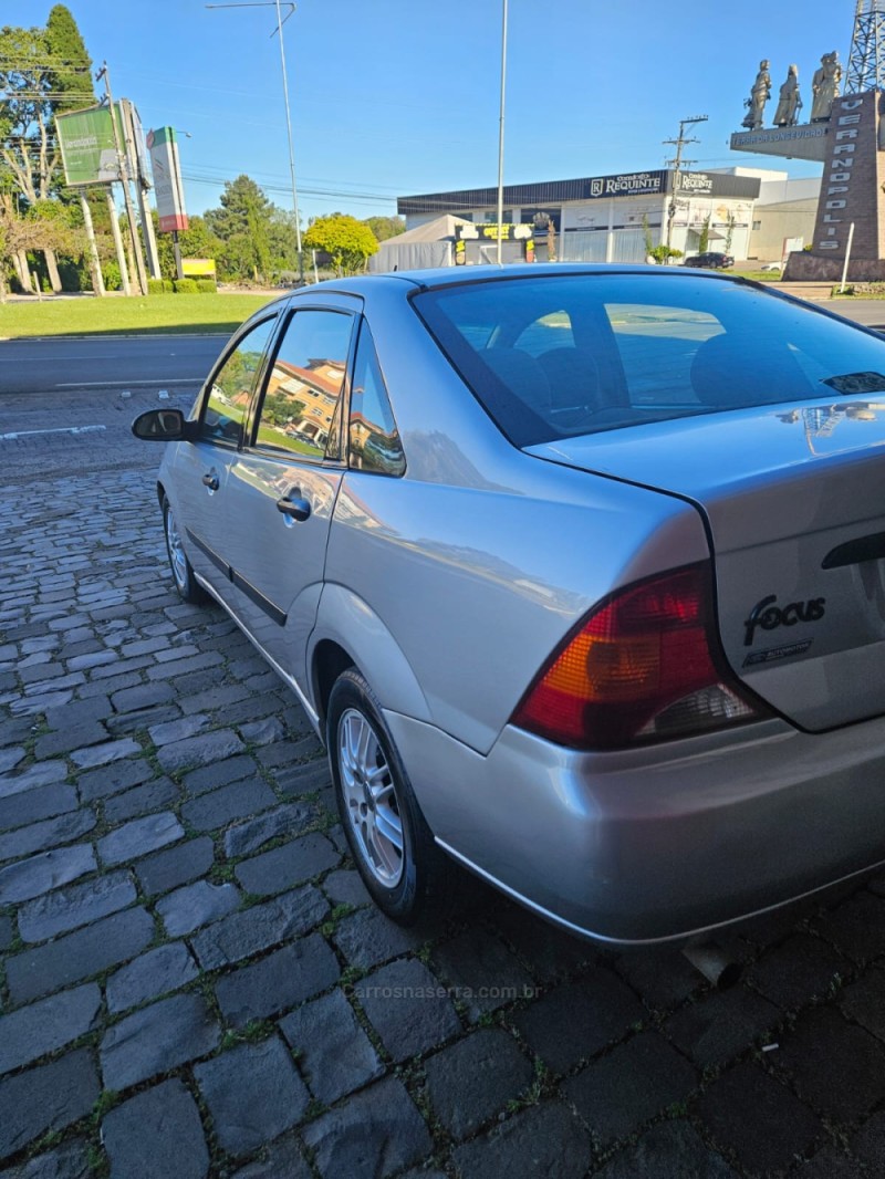 FOCUS 2.0 GLX SEDAN 16V GASOLINA 4P MANUAL - 2002 - VERANóPOLIS