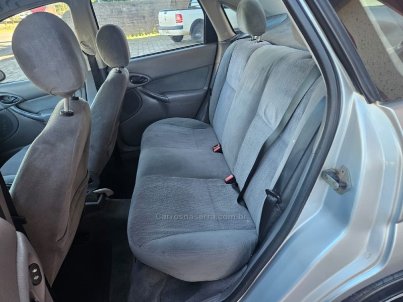 FOCUS 2.0 GLX SEDAN 16V GASOLINA 4P MANUAL - 2002 - VERANóPOLIS