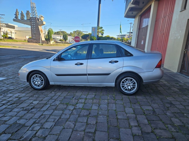 FOCUS 2.0 GLX SEDAN 16V GASOLINA 4P MANUAL - 2002 - VERANóPOLIS