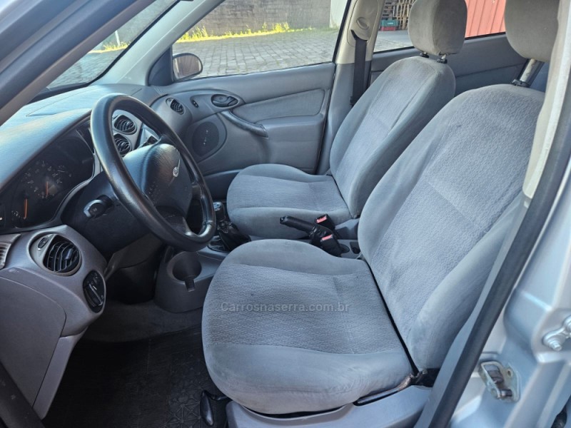 FOCUS 2.0 GLX SEDAN 16V GASOLINA 4P MANUAL - 2002 - VERANóPOLIS