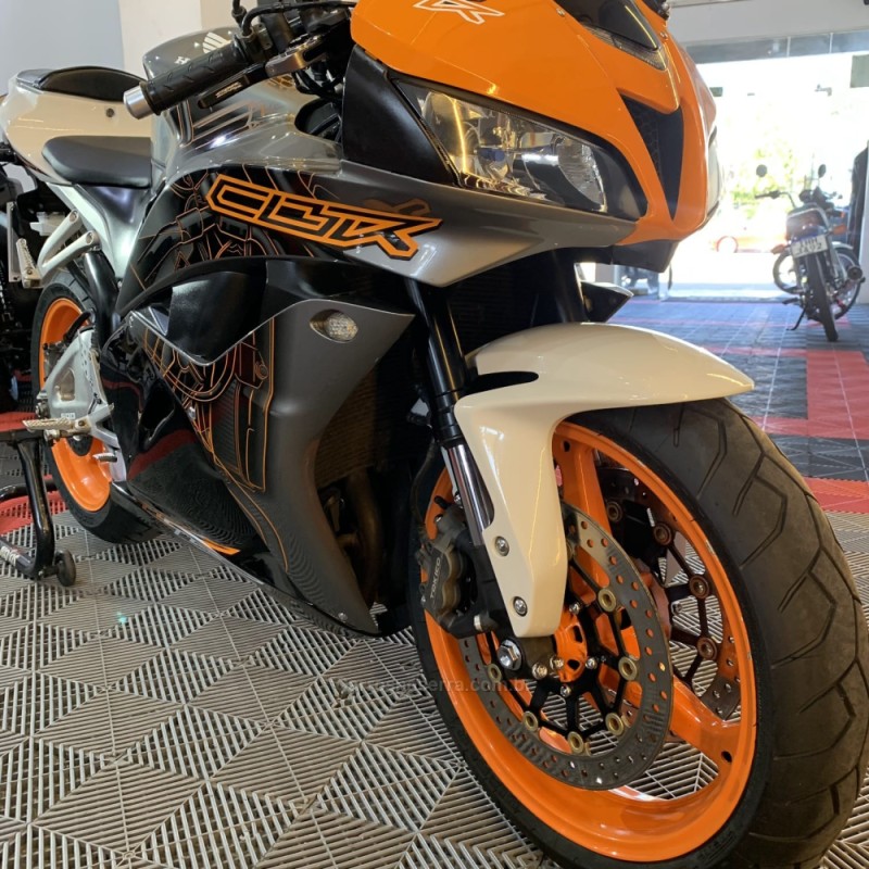 CBR 600RR  - 2011 - PORTãO