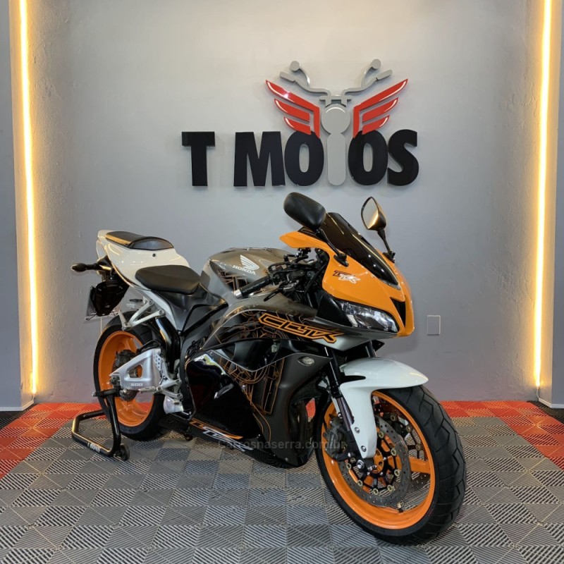 cbr 600rr  2011 portao
