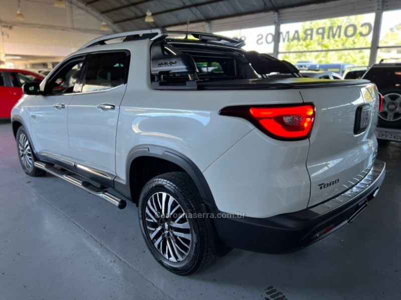 FIAT - TORO - 2024/2025 - Branca - R$ 189.900,00