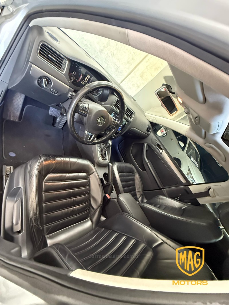 JETTA 2.0 TSI HIGHLINE 200CV GASOLINA 4P TIPTRONIC - 2013 - CAXIAS DO SUL